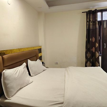 Hotel Perfect Spot- Main Bazar - Walking Metro Station Ню Делхи Екстериор снимка