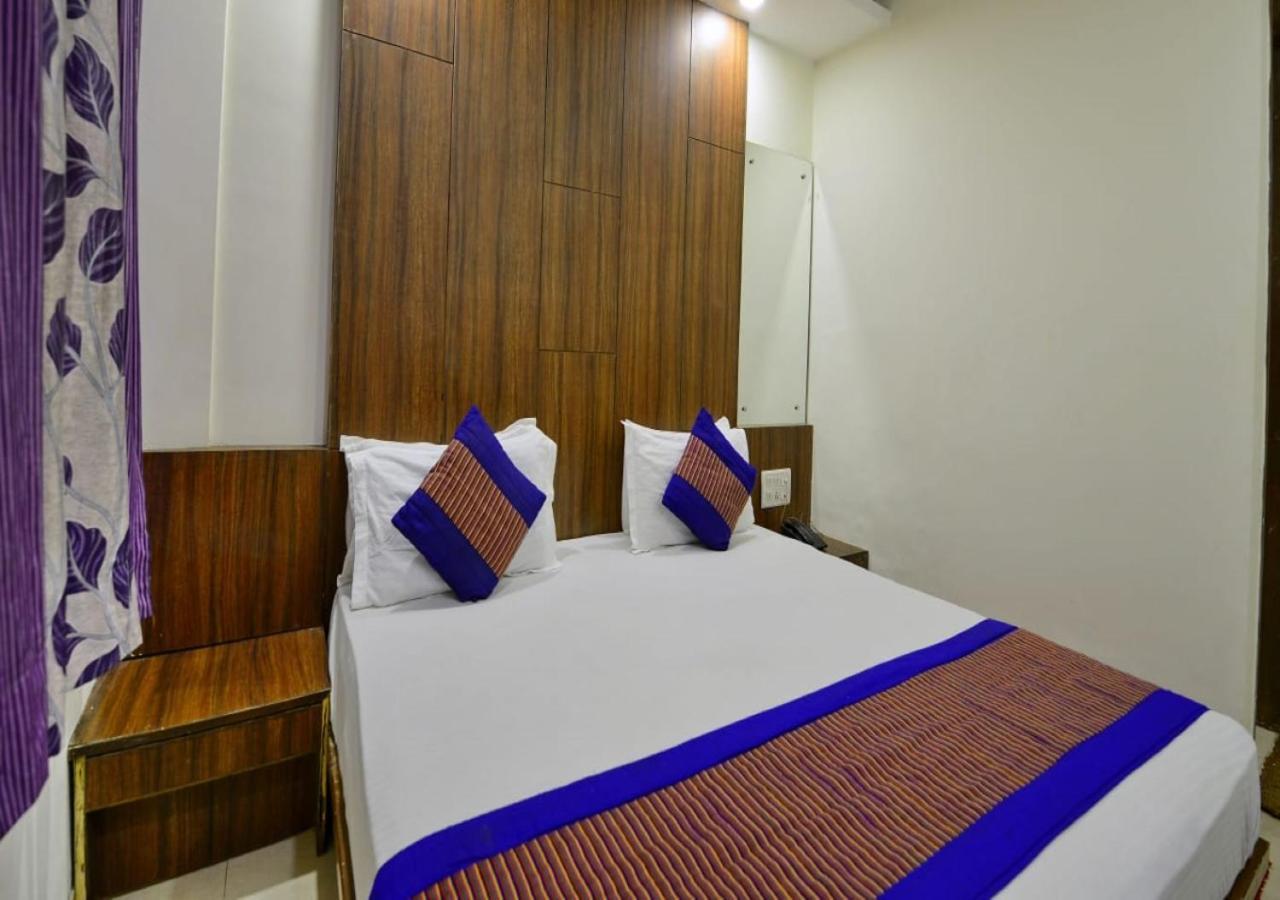 Hotel Perfect Spot- Main Bazar - Walking Metro Station Ню Делхи Екстериор снимка