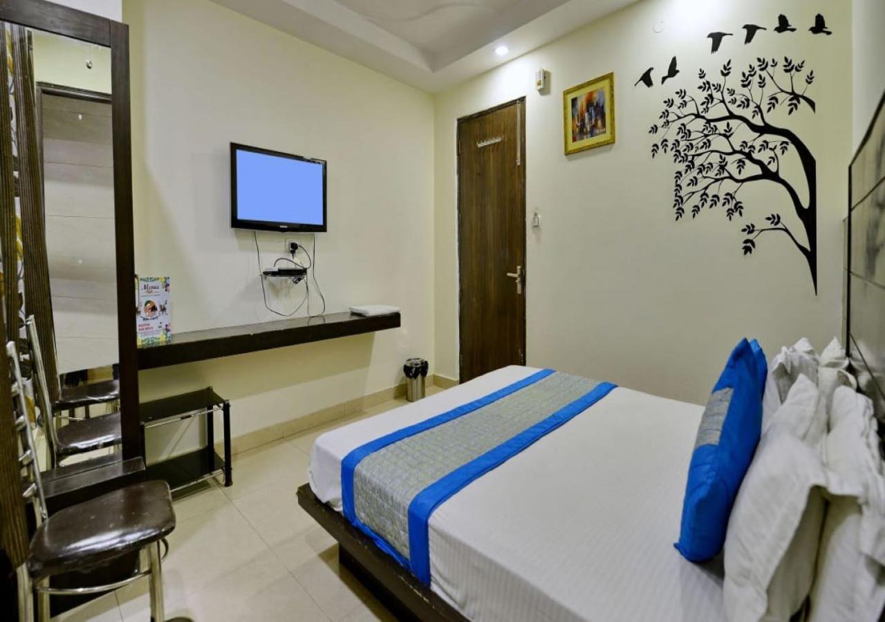 Hotel Perfect Spot- Main Bazar - Walking Metro Station Ню Делхи Екстериор снимка