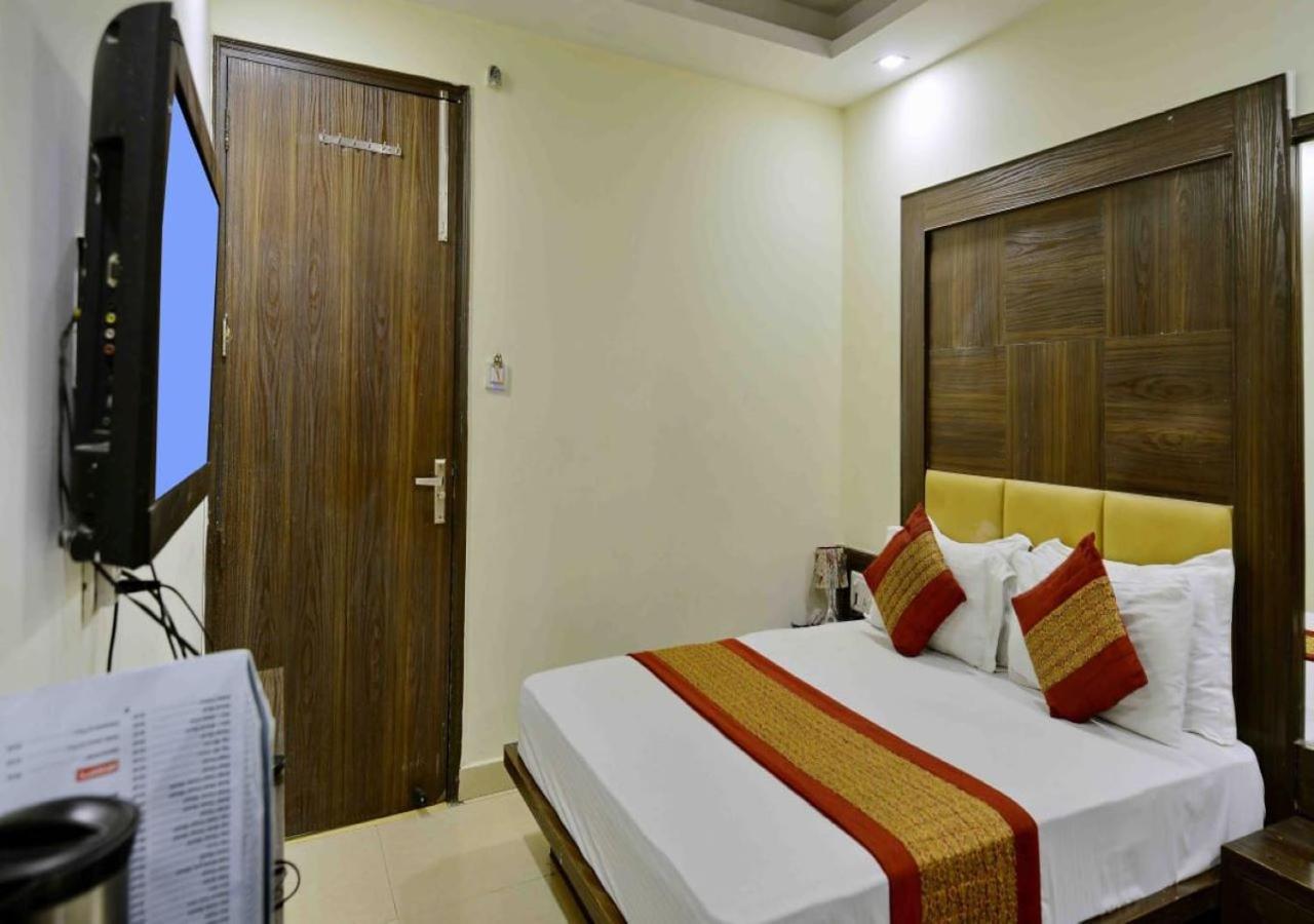 Hotel Perfect Spot- Main Bazar - Walking Metro Station Ню Делхи Екстериор снимка