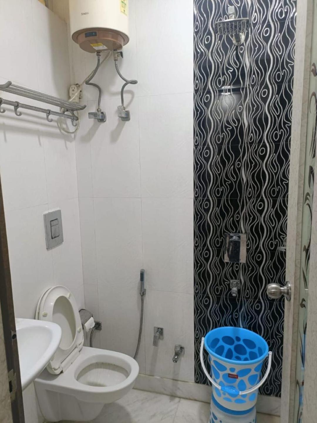 Hotel Perfect Spot- Main Bazar - Walking Metro Station Ню Делхи Екстериор снимка