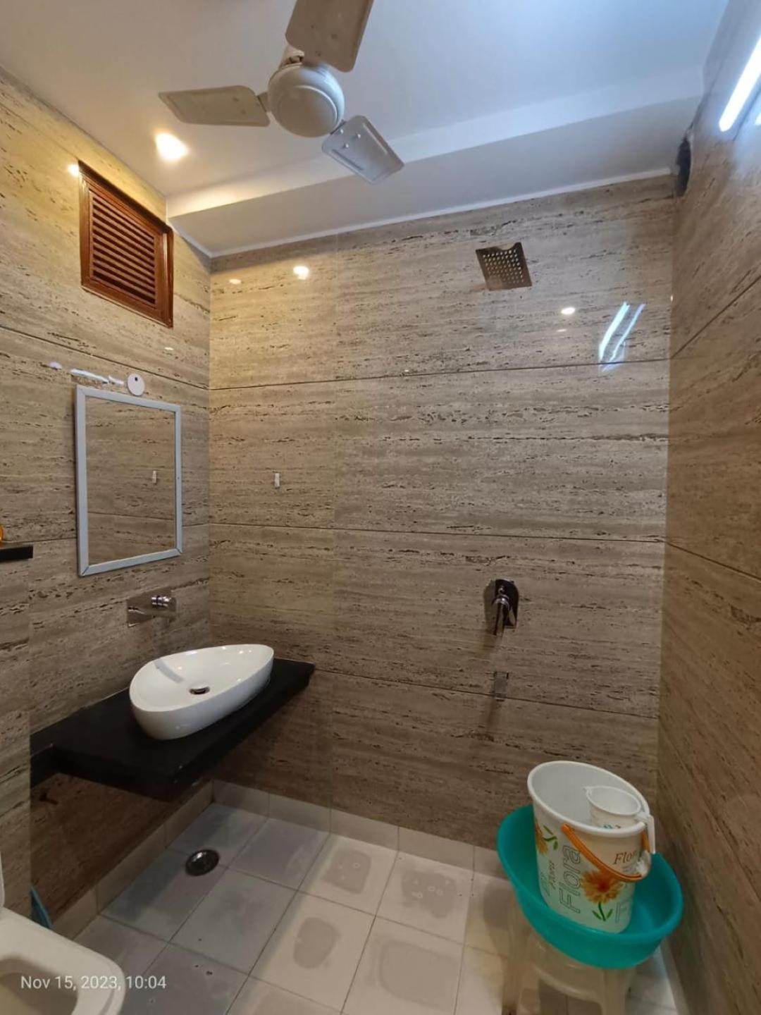 Hotel Perfect Spot- Main Bazar - Walking Metro Station Ню Делхи Екстериор снимка
