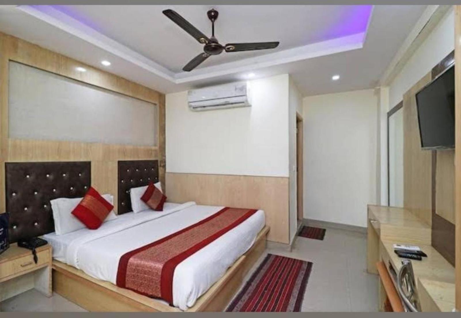 Hotel Perfect Spot- Main Bazar - Walking Metro Station Ню Делхи Екстериор снимка