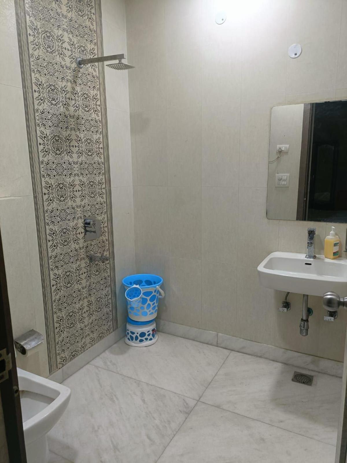 Hotel Perfect Spot- Main Bazar - Walking Metro Station Ню Делхи Екстериор снимка