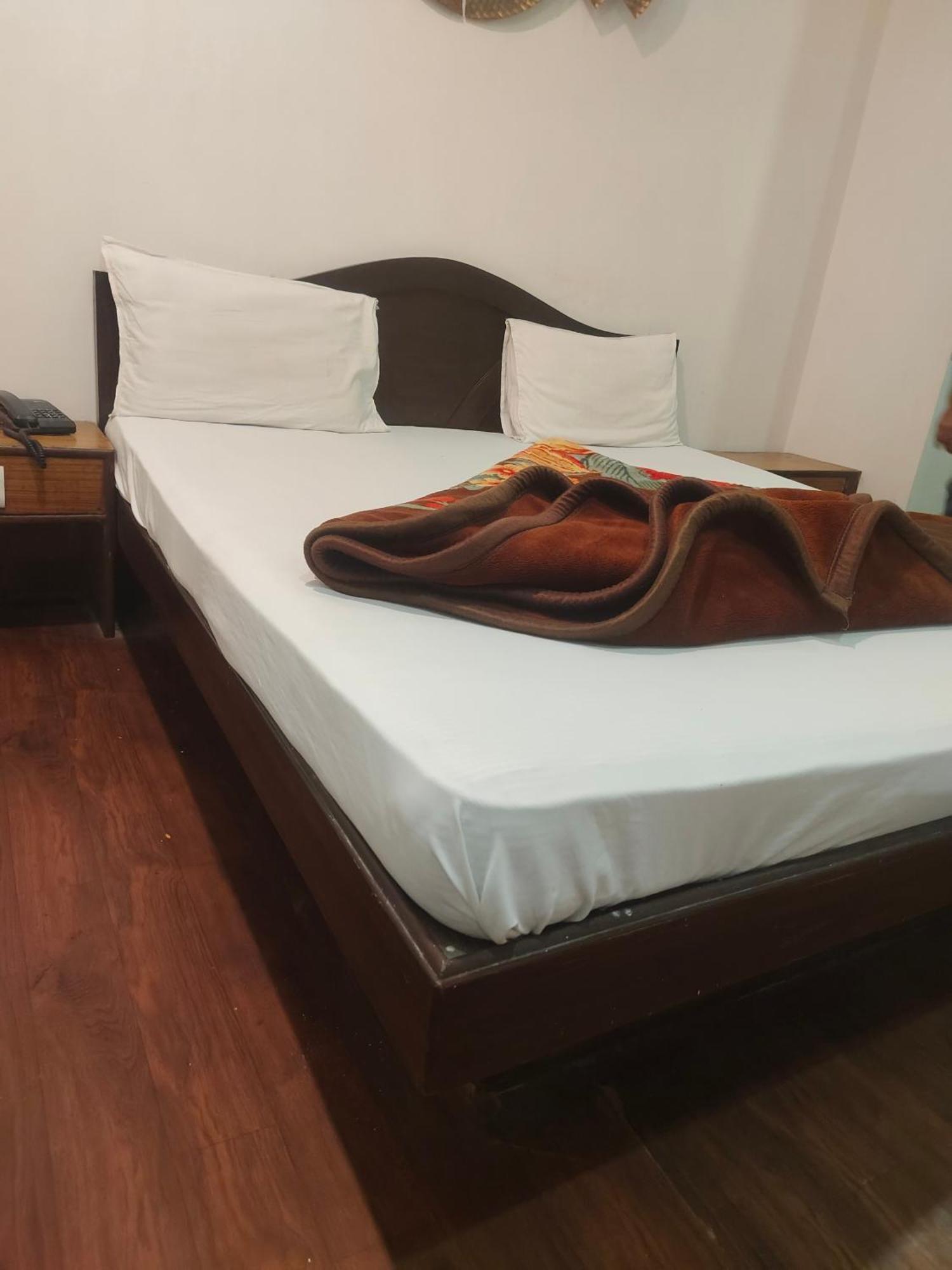 Hotel Perfect Spot- Main Bazar - Walking Metro Station Ню Делхи Екстериор снимка